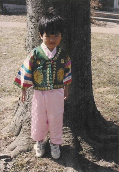 A young Jong-Min growing up in Tennessee.